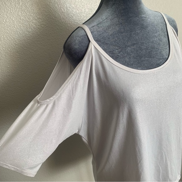 Wet Seal Medium White Cold Shoulder Top - Picture 2 of 6